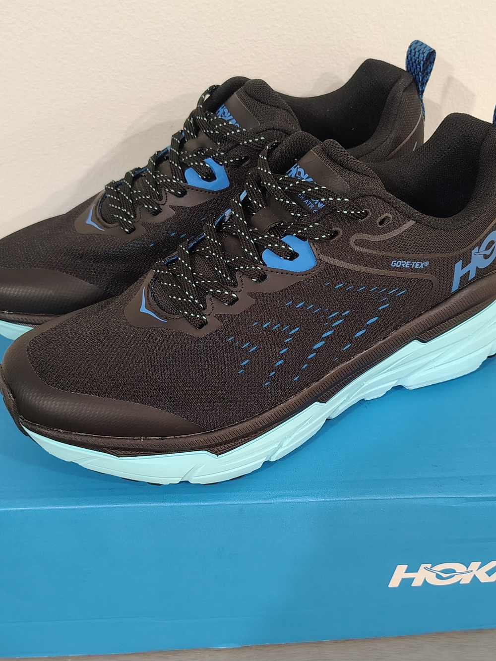 NEW HOKA Men's Challenger ATR 6 trail running shoes New In Box